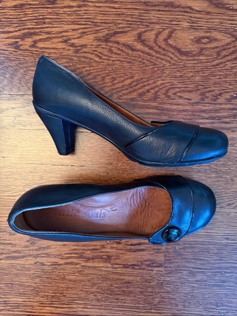 Gentle Souls "O Gee" Leather Comfort Pumps by Kenneth Cole
